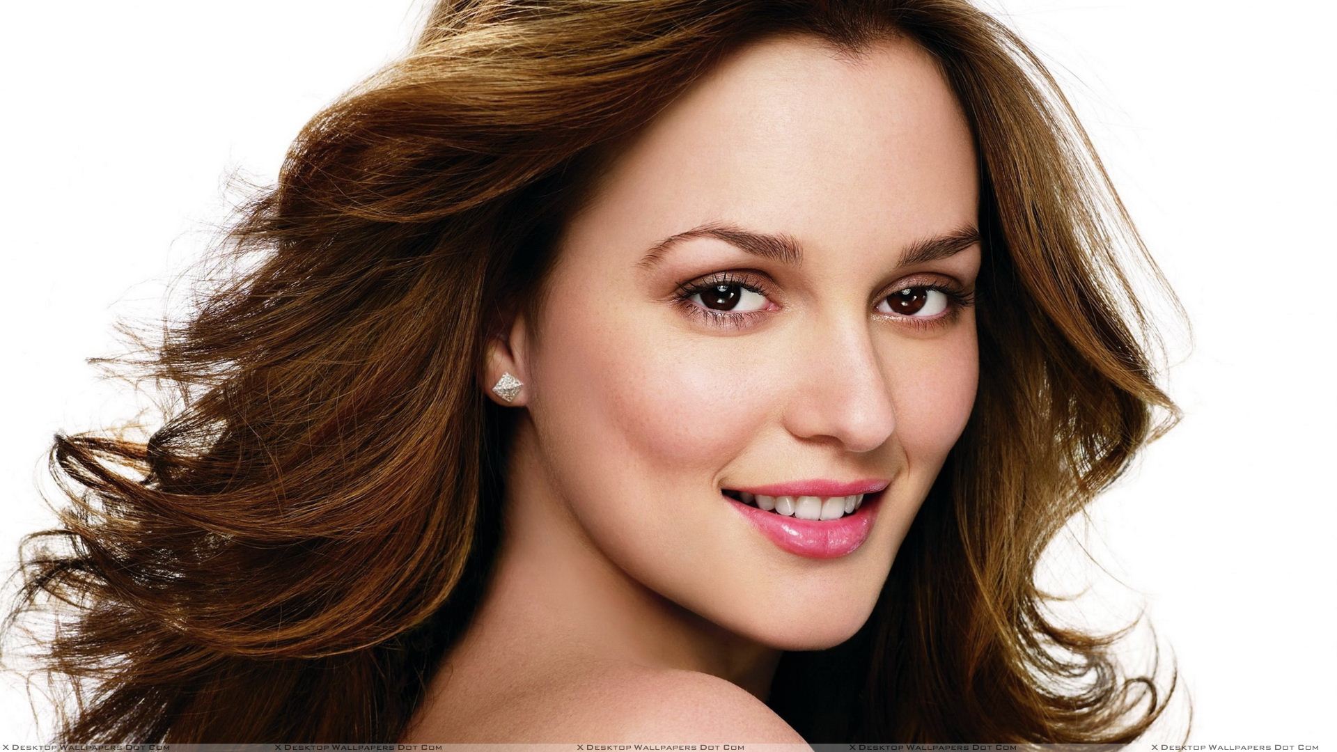 Leighton Meester Cute Smiling Face Closeup